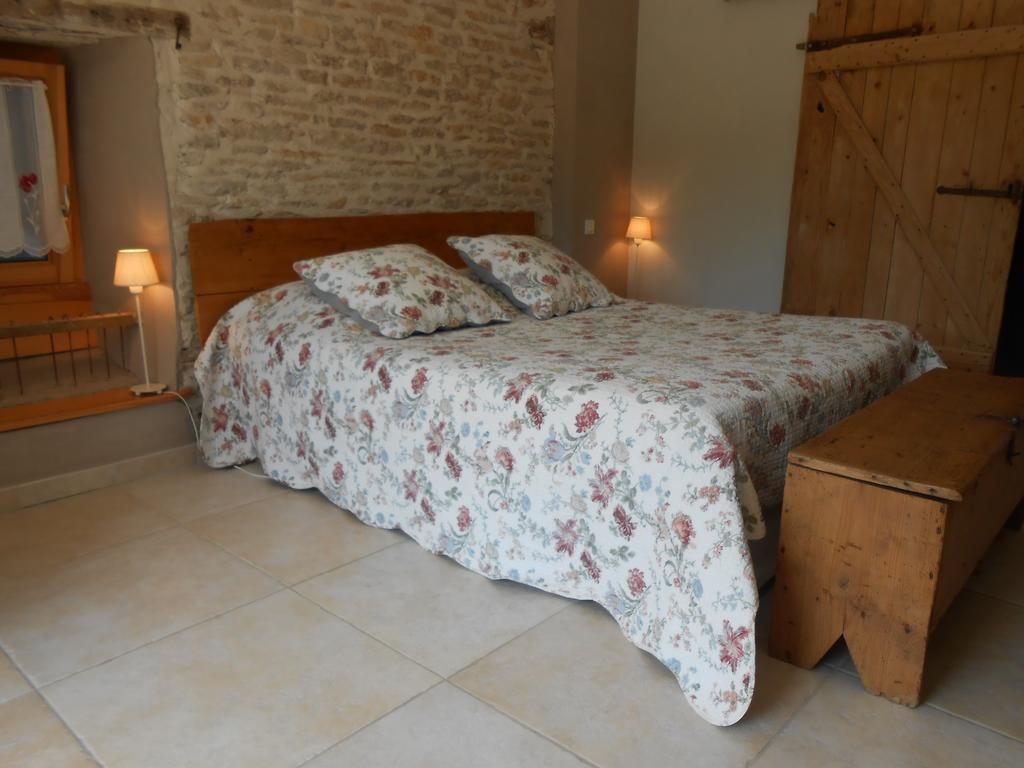 Bed and Breakfast Les Grands Prés à Geney Chambre photo